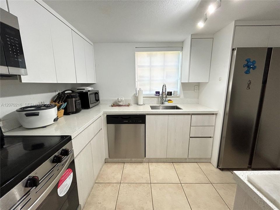 For Sale: $249,900 (2 beds, 2 baths, 1140 Square Feet)