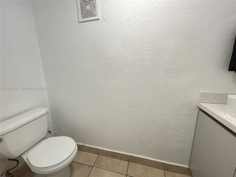 For Sale: $249,900 (2 beds, 2 baths, 1140 Square Feet)