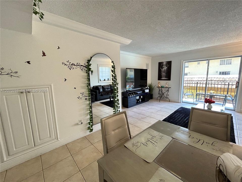 For Sale: $249,900 (2 beds, 2 baths, 1140 Square Feet)