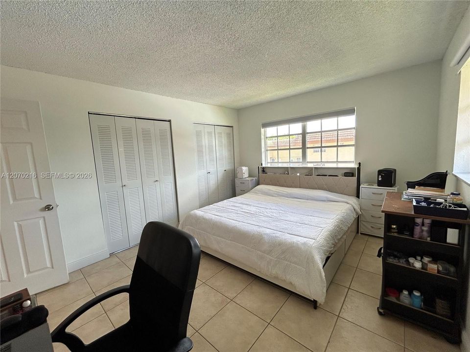 For Sale: $249,900 (2 beds, 2 baths, 1140 Square Feet)