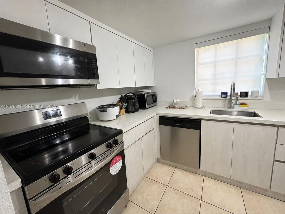 For Sale: $249,900 (2 beds, 2 baths, 1140 Square Feet)