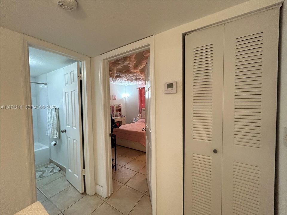 For Sale: $249,900 (2 beds, 2 baths, 1140 Square Feet)