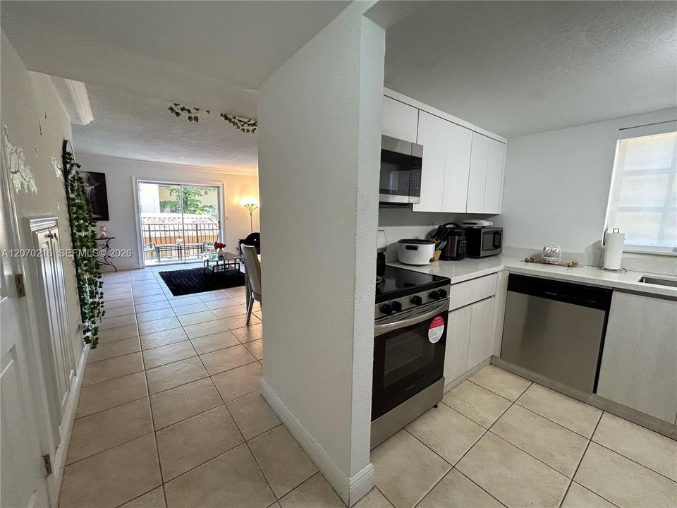 For Sale: $249,900 (2 beds, 2 baths, 1140 Square Feet)