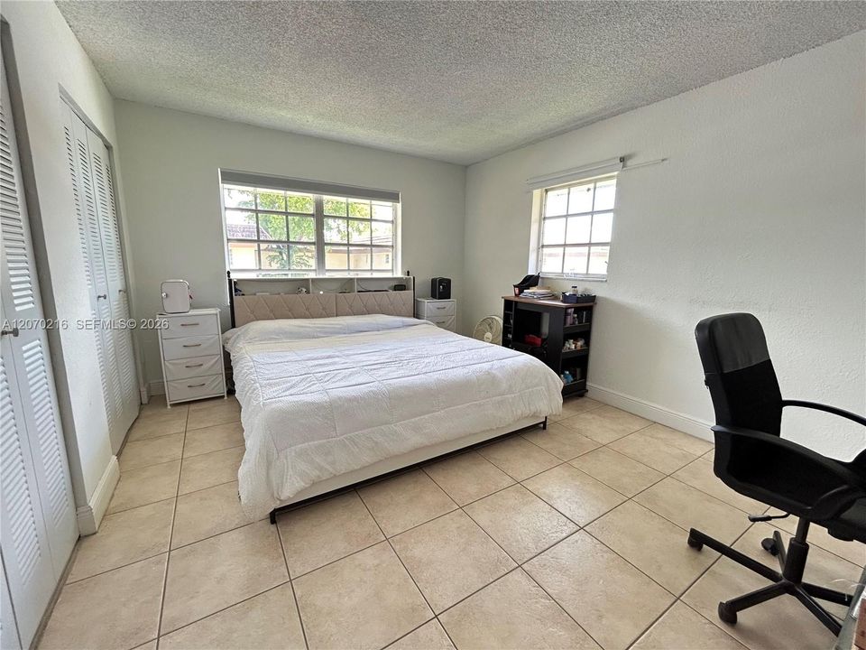 For Sale: $249,900 (2 beds, 2 baths, 1140 Square Feet)