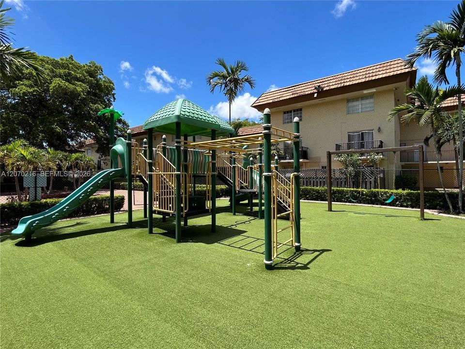 For Sale: $249,900 (2 beds, 2 baths, 1140 Square Feet)