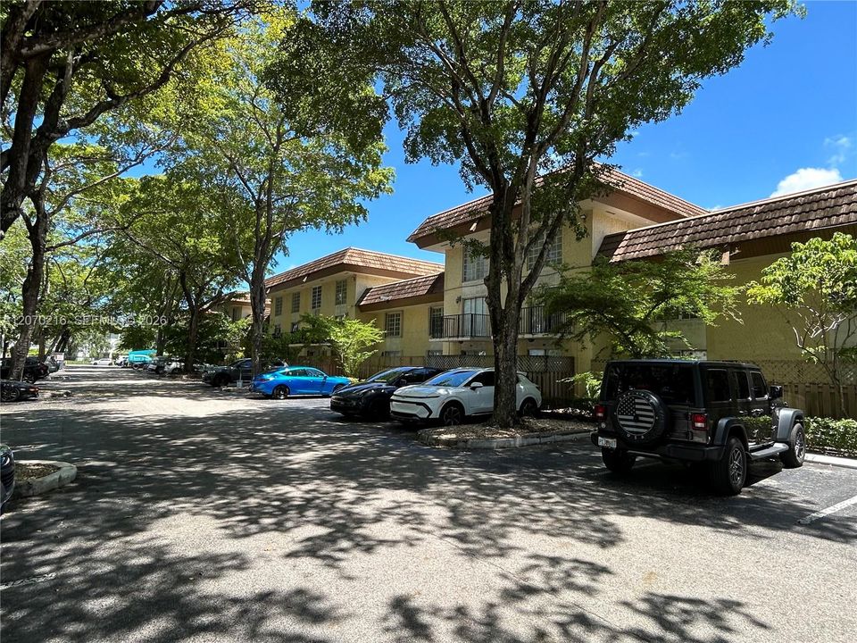 For Sale: $249,900 (2 beds, 2 baths, 1140 Square Feet)