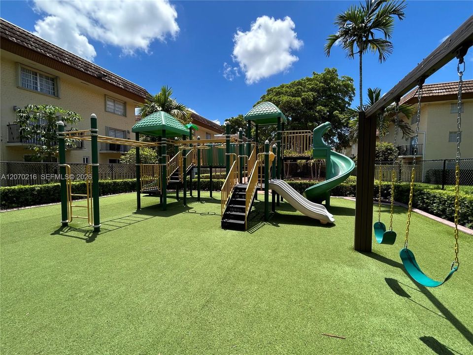 For Sale: $249,900 (2 beds, 2 baths, 1140 Square Feet)