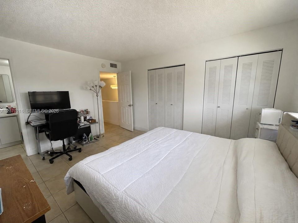 For Sale: $249,900 (2 beds, 2 baths, 1140 Square Feet)