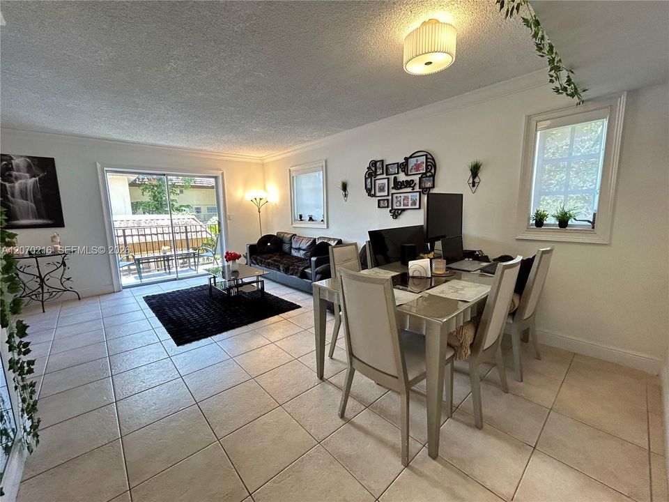 For Sale: $249,900 (2 beds, 2 baths, 1140 Square Feet)