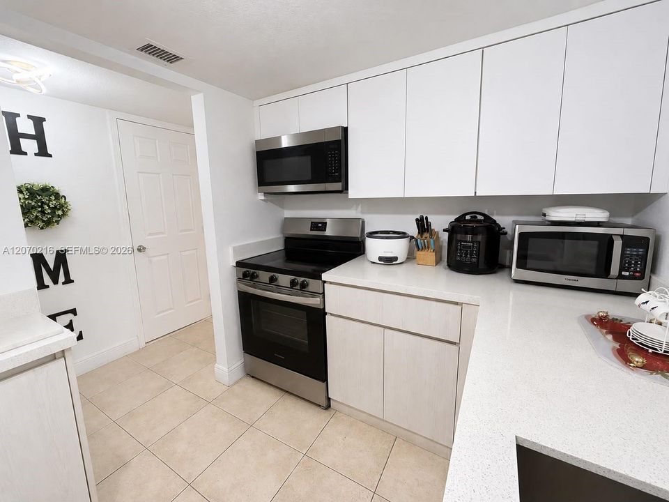 For Sale: $249,900 (2 beds, 2 baths, 1140 Square Feet)
