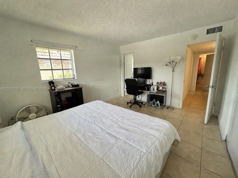 For Sale: $249,900 (2 beds, 2 baths, 1140 Square Feet)
