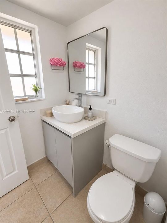 For Sale: $249,900 (2 beds, 2 baths, 1140 Square Feet)
