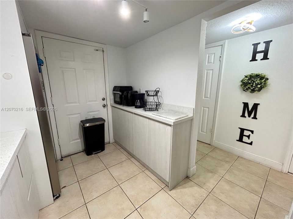 For Sale: $249,900 (2 beds, 2 baths, 1140 Square Feet)