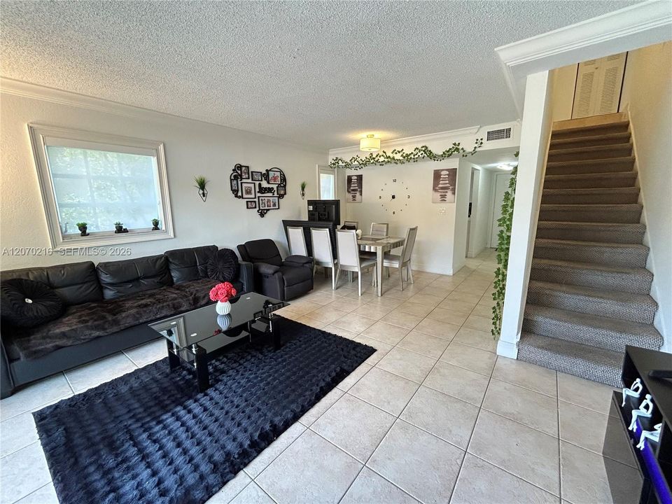For Sale: $249,900 (2 beds, 2 baths, 1140 Square Feet)