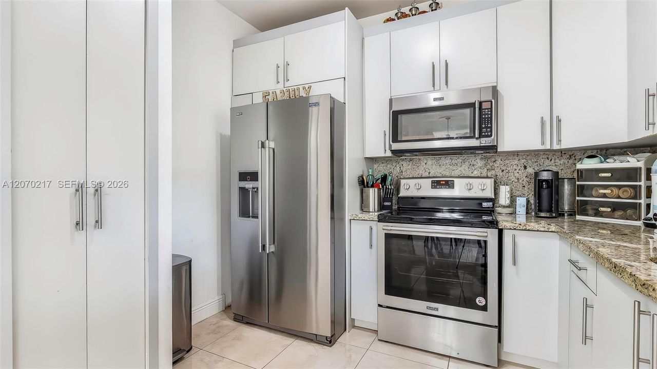 For Sale: $375,900 (3 beds, 2 baths, 1679 Square Feet)