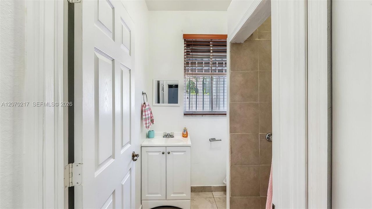 For Sale: $375,900 (3 beds, 2 baths, 1679 Square Feet)