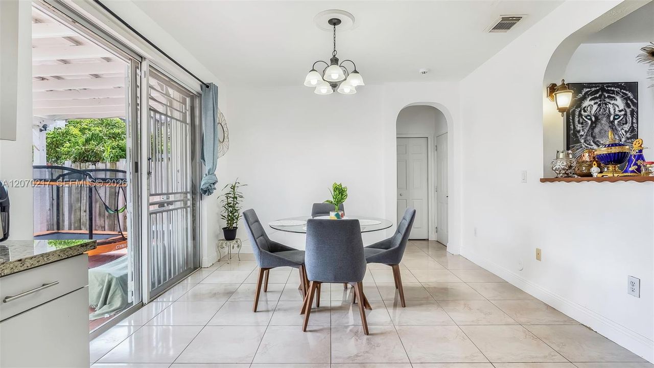 For Sale: $375,900 (3 beds, 2 baths, 1679 Square Feet)