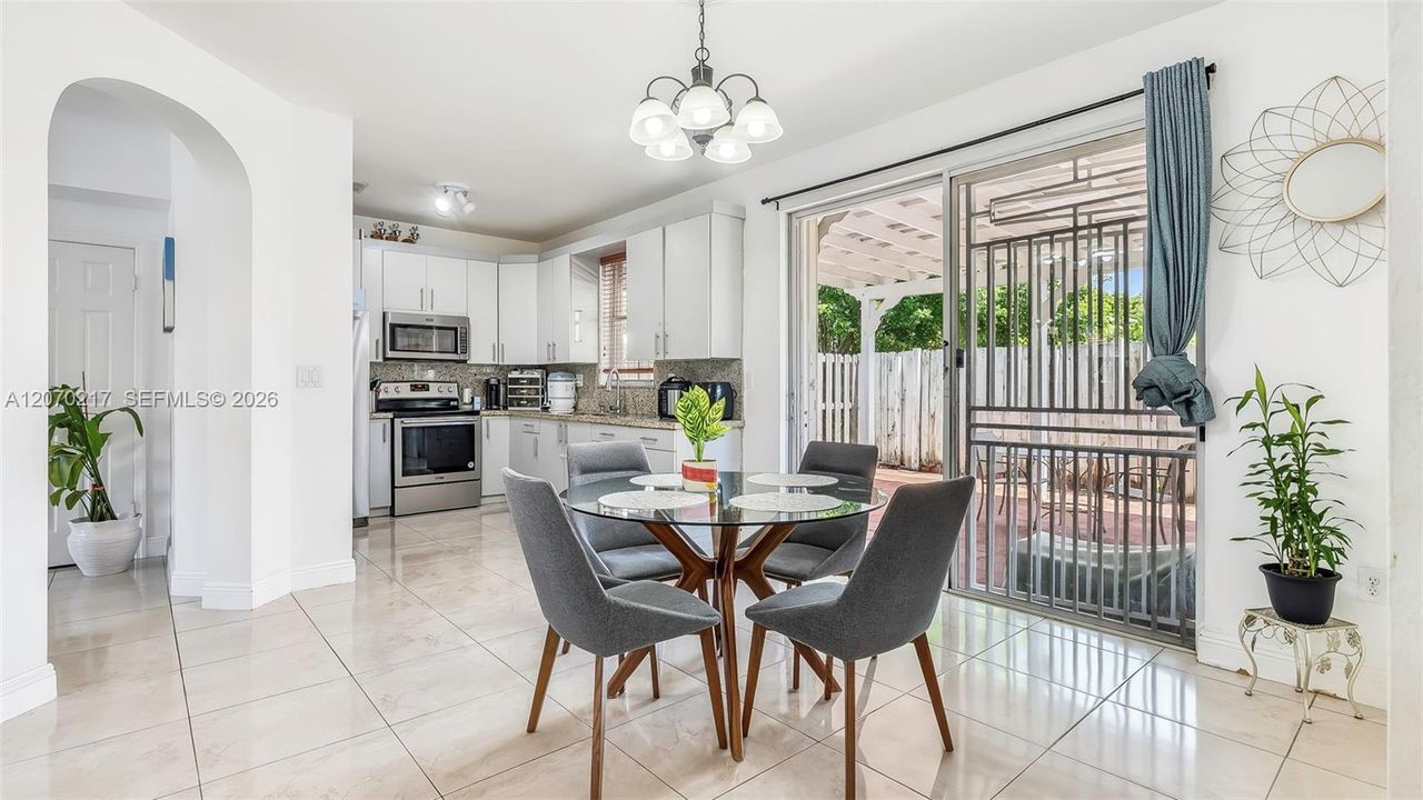 For Sale: $375,900 (3 beds, 2 baths, 1679 Square Feet)