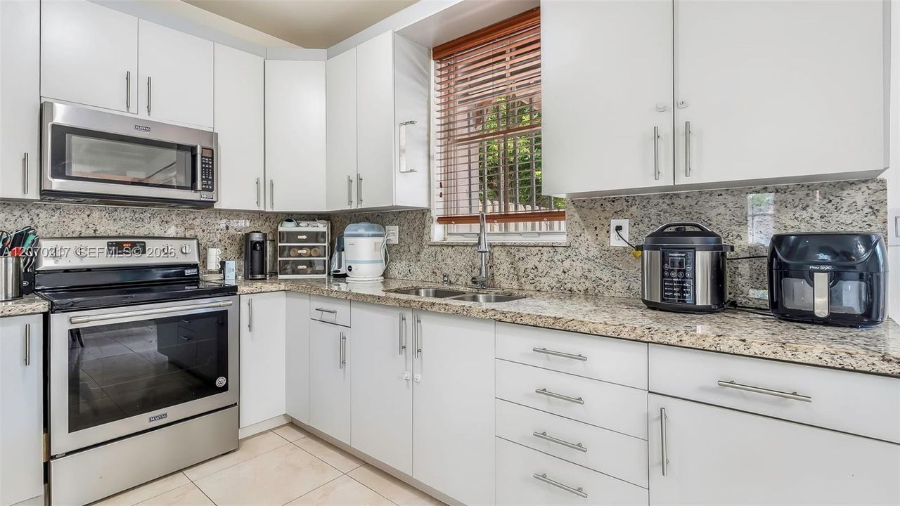 For Sale: $375,900 (3 beds, 2 baths, 1679 Square Feet)