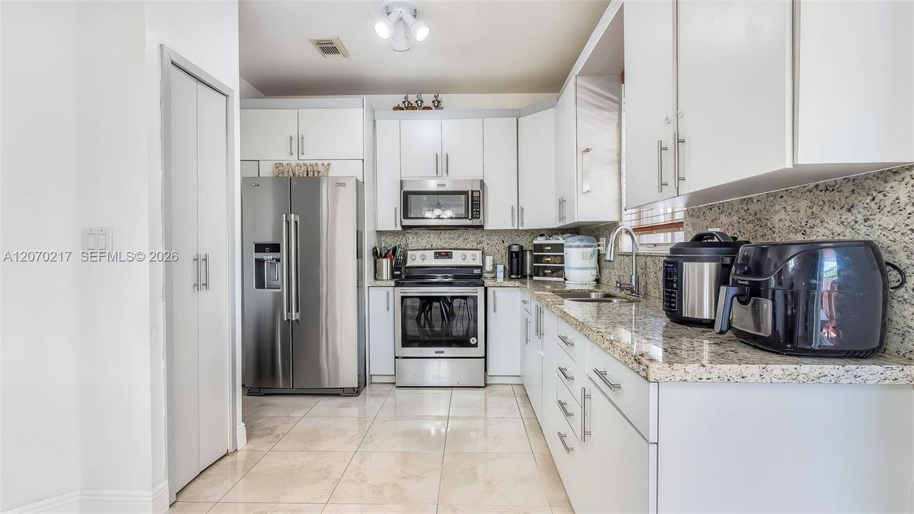 For Sale: $375,900 (3 beds, 2 baths, 1679 Square Feet)
