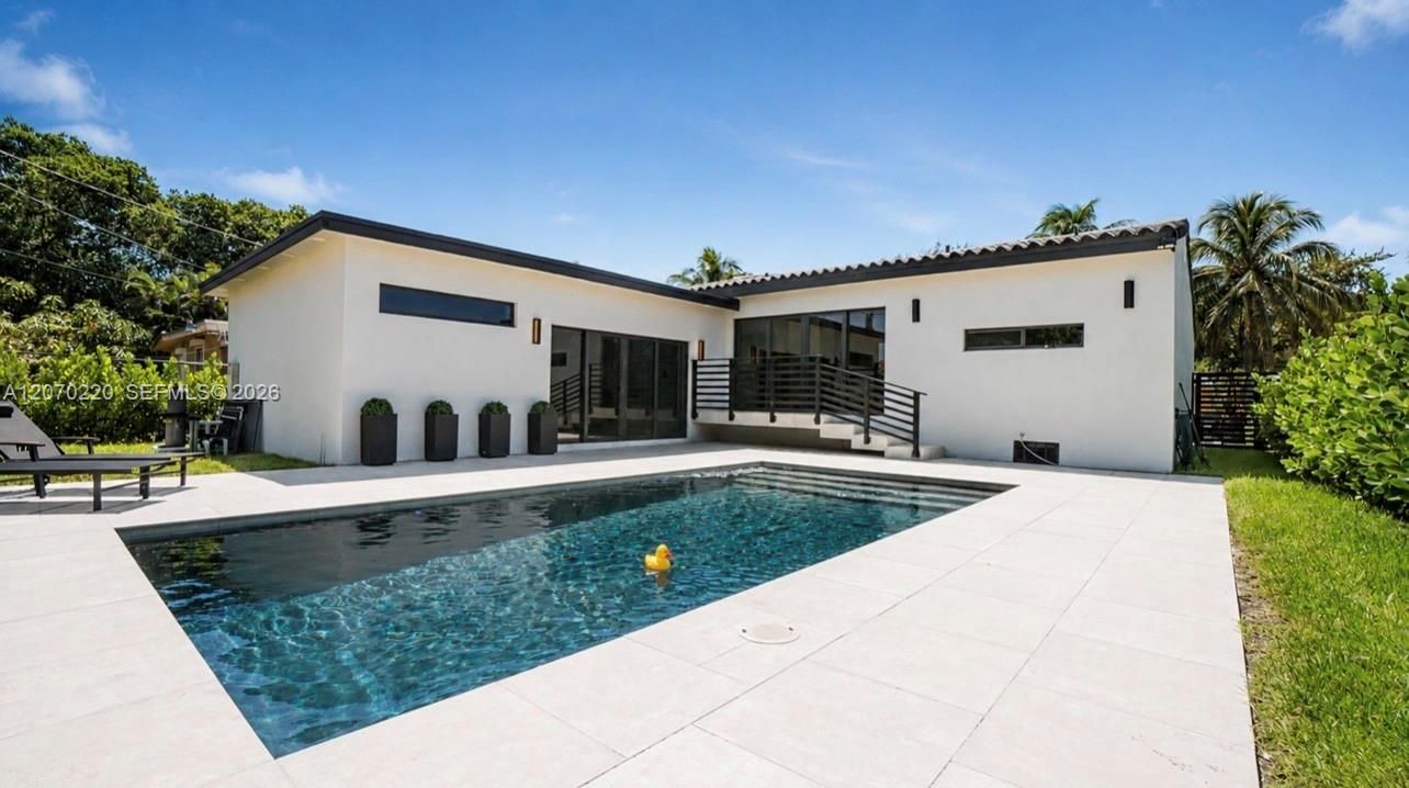 Active With Contract: $1,429,000 (3 beds, 3 baths, 1628 Square Feet)