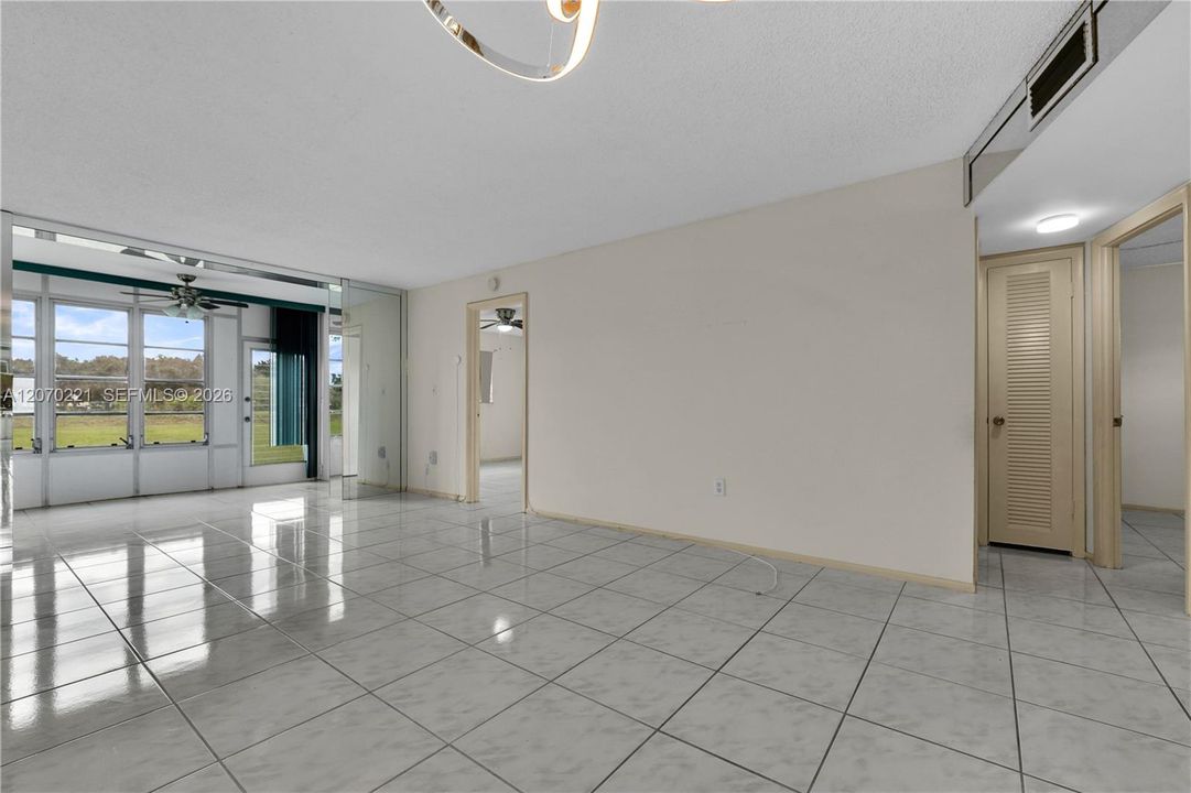 For Sale: $85,000 (2 beds, 2 baths, 850 Square Feet)