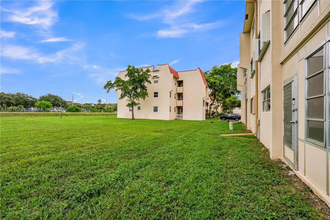 For Sale: $85,000 (2 beds, 2 baths, 850 Square Feet)