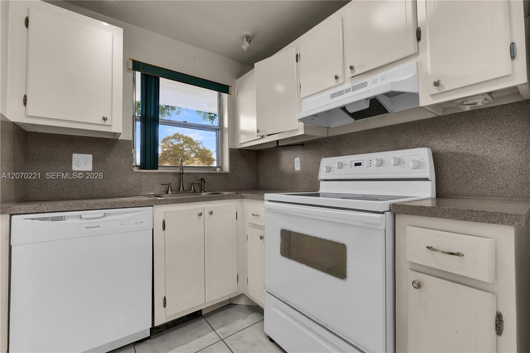 For Sale: $85,000 (2 beds, 2 baths, 850 Square Feet)