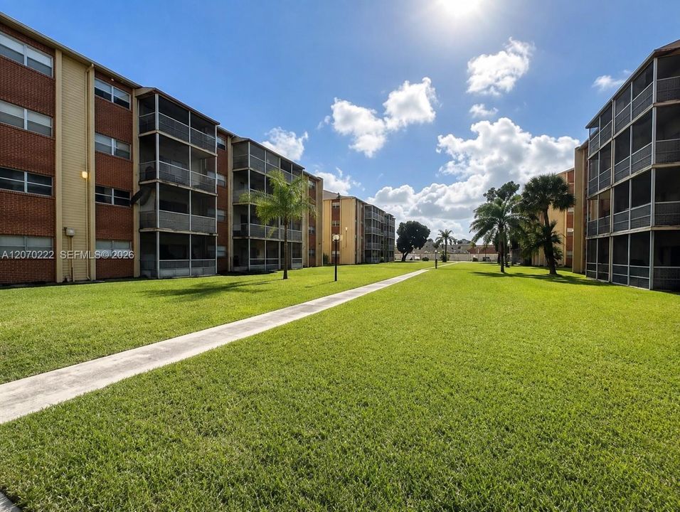 На продажу: $119,000 (2 спален, 2 ванн, 1100 Квадратных фут)