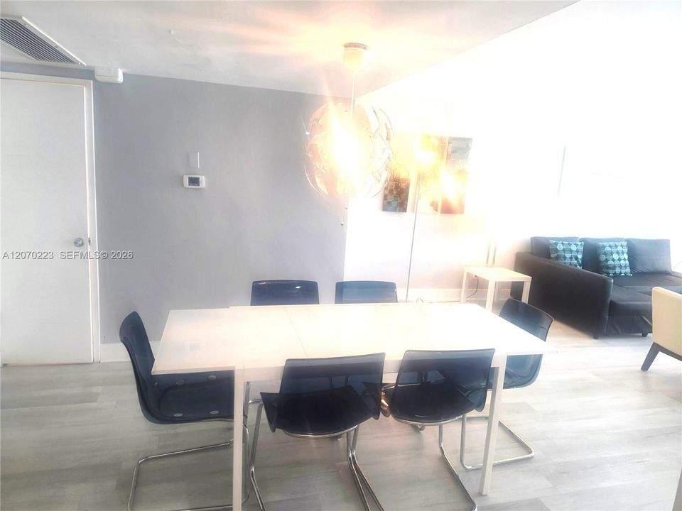 В аренду: $3,800 (1 спален, 1 ванн, 910 Квадратных фут)