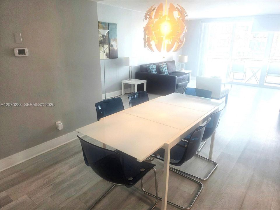 В аренду: $3,800 (1 спален, 1 ванн, 910 Квадратных фут)