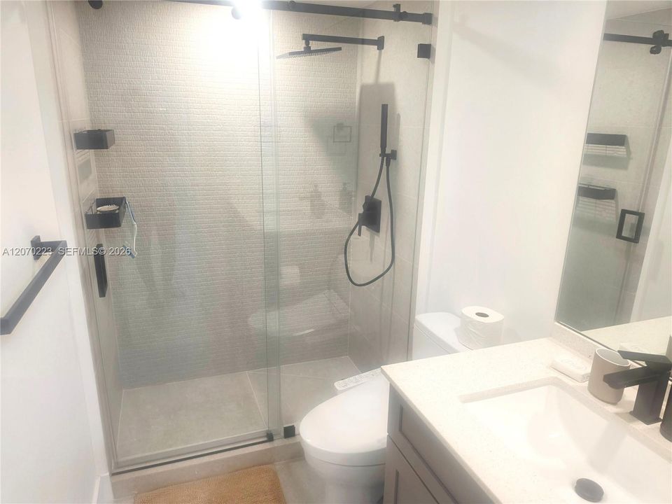 В аренду: $3,800 (1 спален, 1 ванн, 910 Квадратных фут)