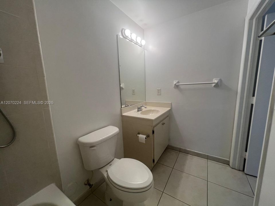 For Rent: $2,200 (1 beds, 1 baths, 650 Square Feet)
