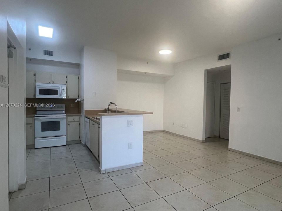 For Rent: $2,200 (1 beds, 1 baths, 650 Square Feet)