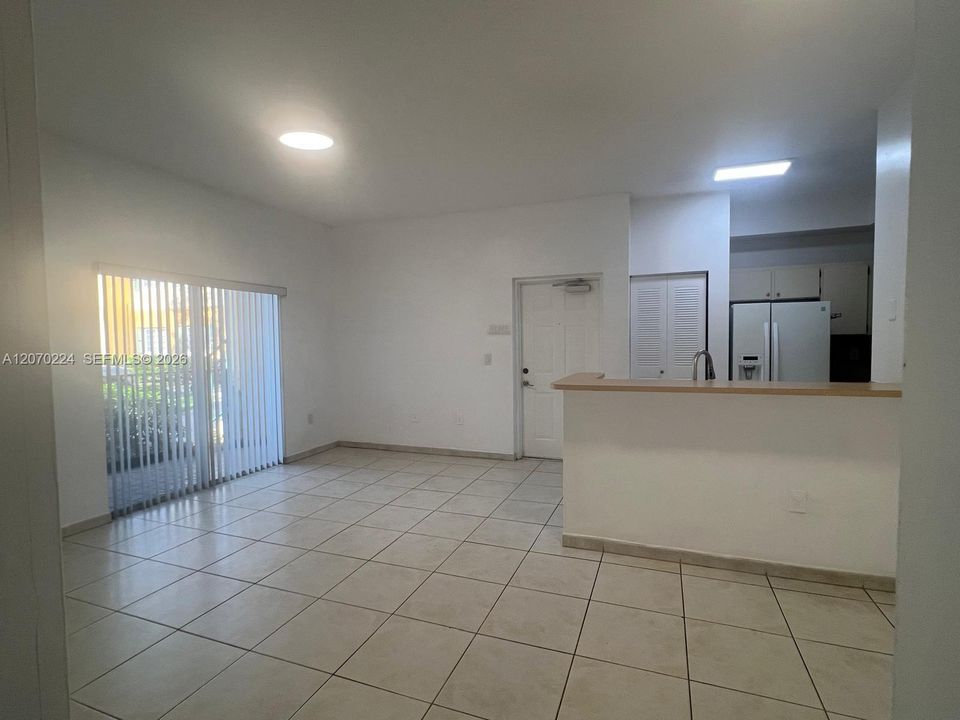 For Rent: $2,200 (1 beds, 1 baths, 650 Square Feet)