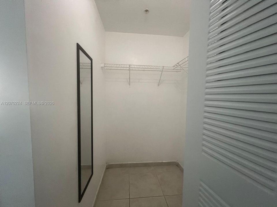 For Rent: $2,200 (1 beds, 1 baths, 650 Square Feet)