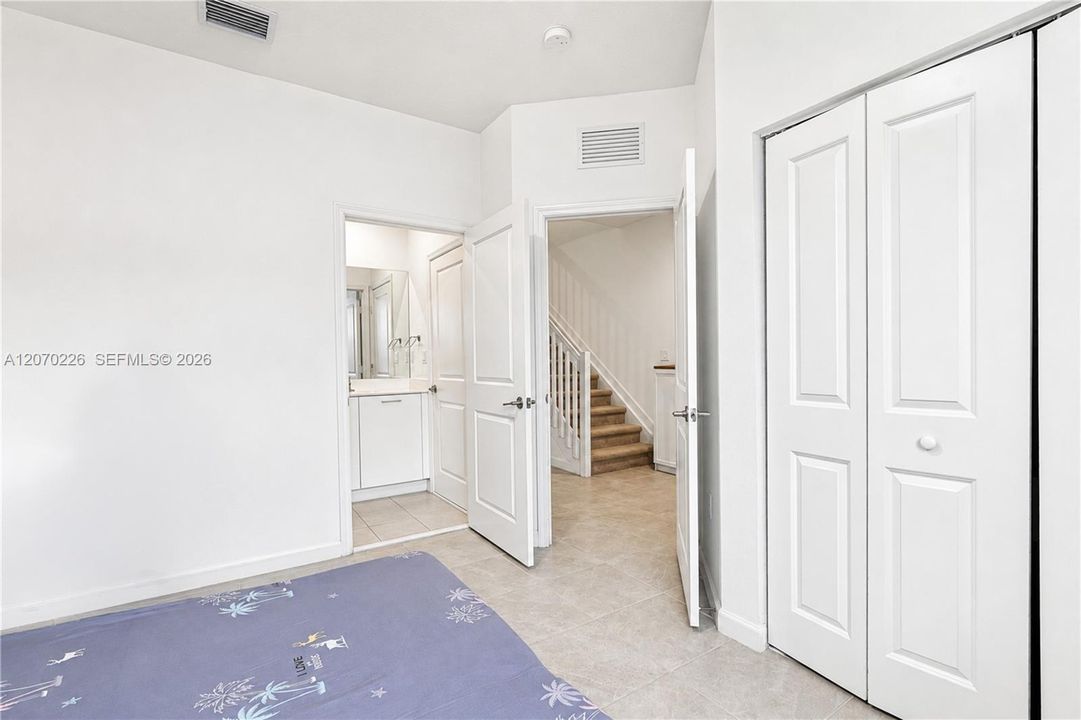 For Sale: $474,000 (3 beds, 3 baths, 1328 Square Feet)