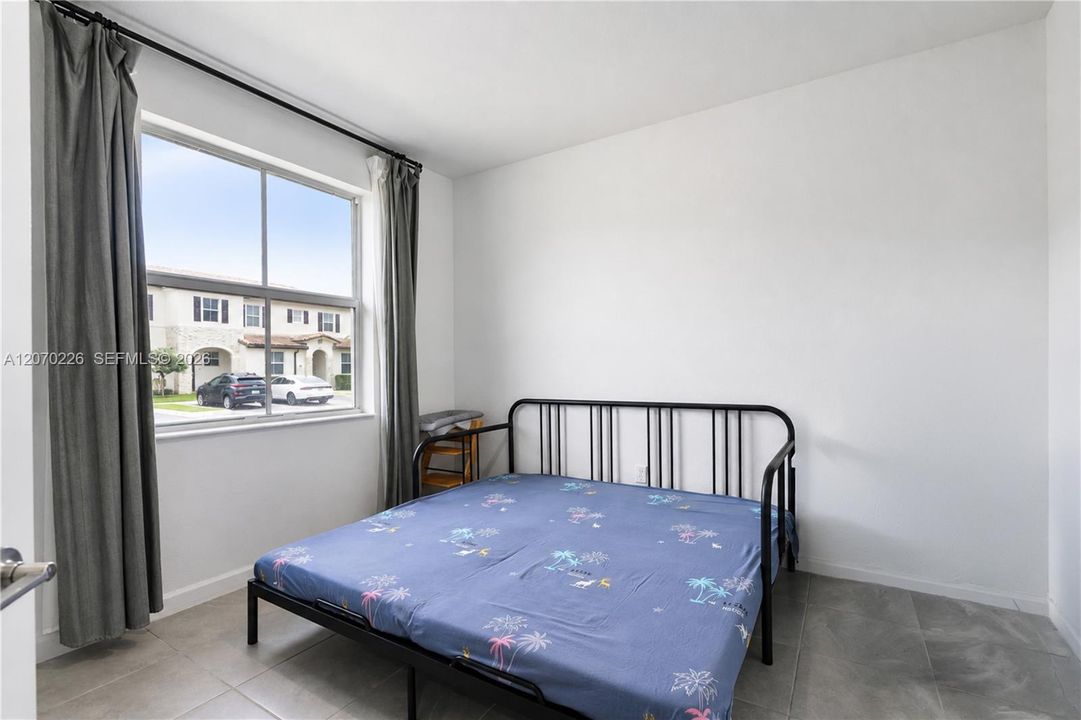 For Sale: $474,000 (3 beds, 3 baths, 1328 Square Feet)