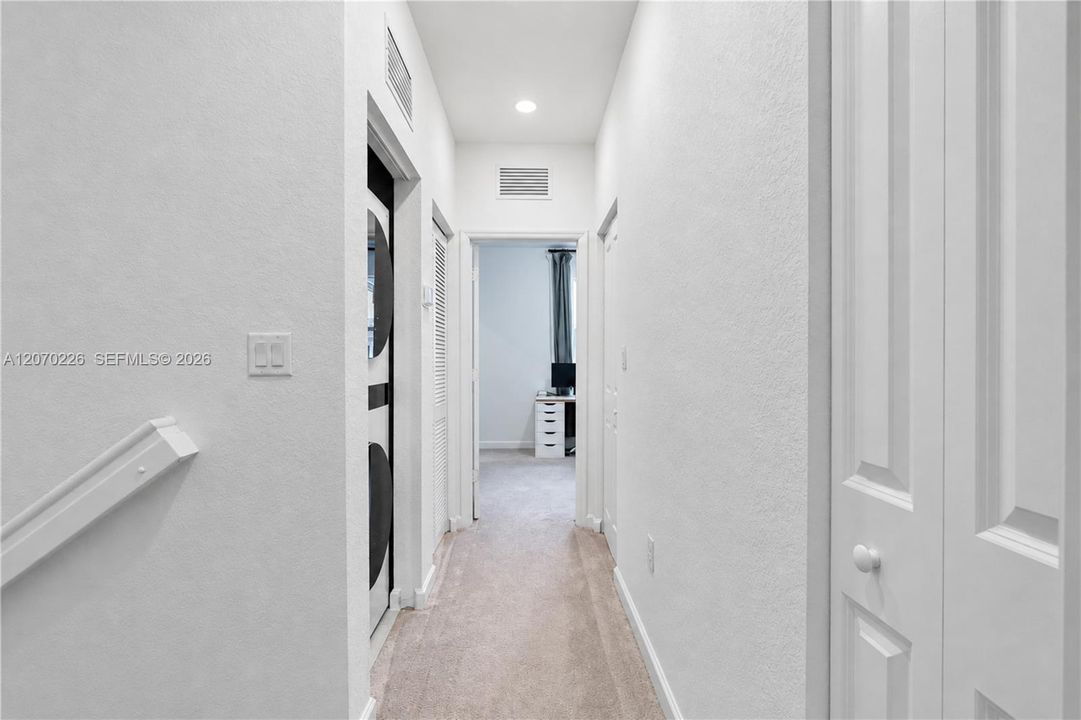 For Sale: $474,000 (3 beds, 3 baths, 1328 Square Feet)
