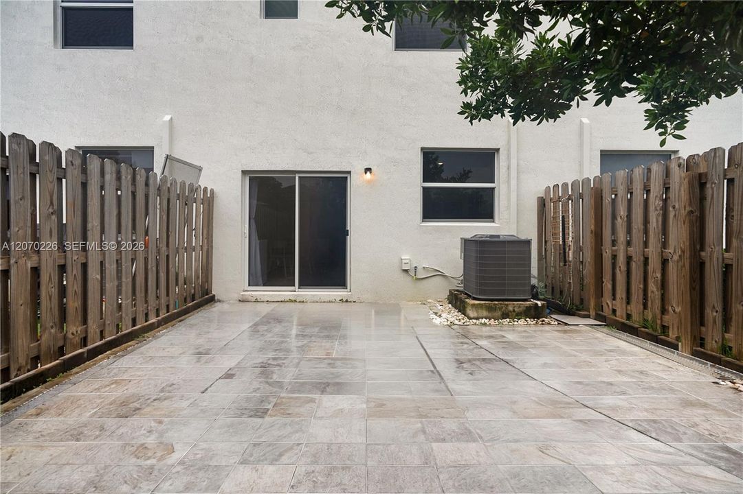 For Sale: $474,000 (3 beds, 3 baths, 1328 Square Feet)