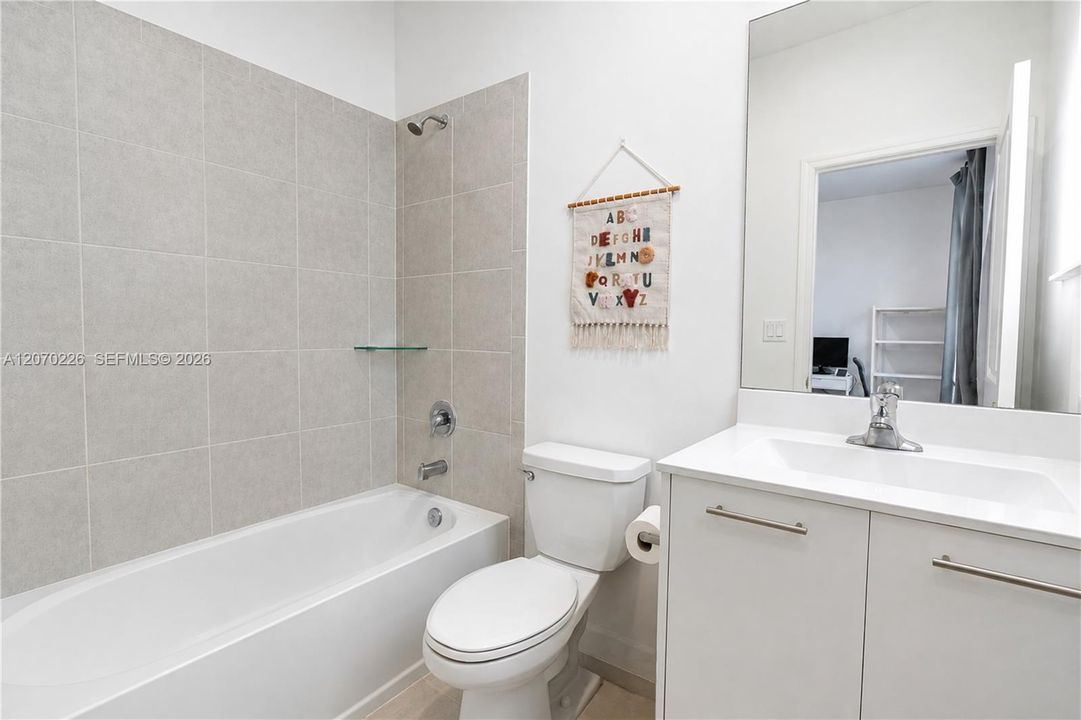For Sale: $474,000 (3 beds, 3 baths, 1328 Square Feet)