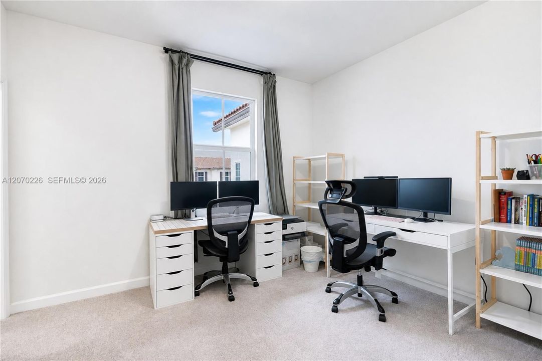 For Sale: $474,000 (3 beds, 3 baths, 1328 Square Feet)