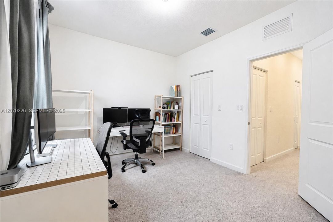 For Sale: $474,000 (3 beds, 3 baths, 1328 Square Feet)