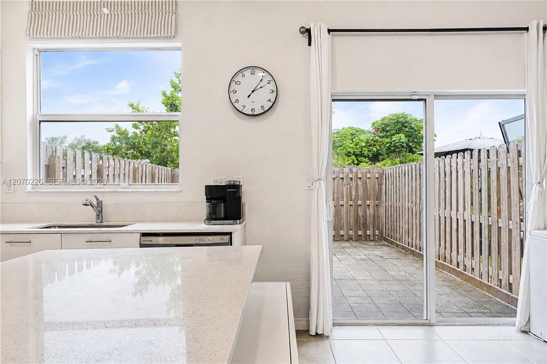 For Sale: $474,000 (3 beds, 3 baths, 1328 Square Feet)
