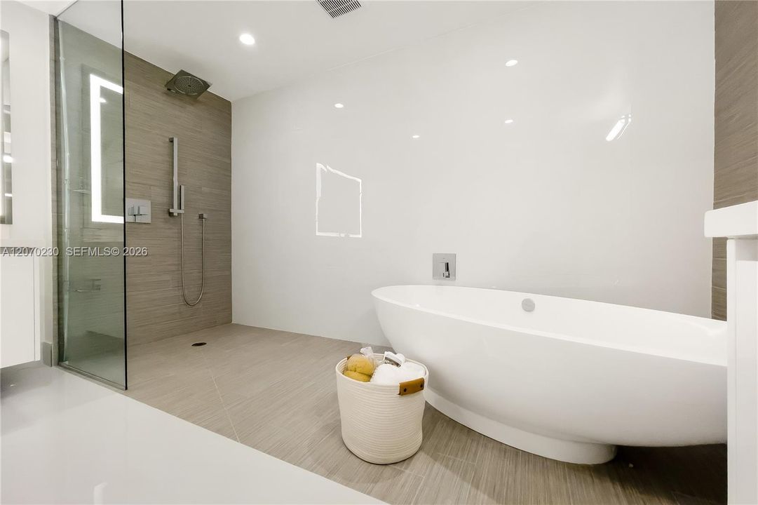 For Sale: $2,200,000 (3 beds, 3 baths, 1892 Square Feet)