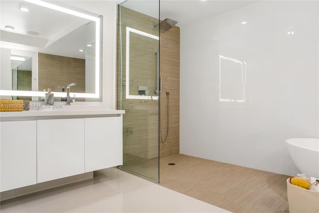 For Sale: $2,200,000 (3 beds, 3 baths, 1892 Square Feet)