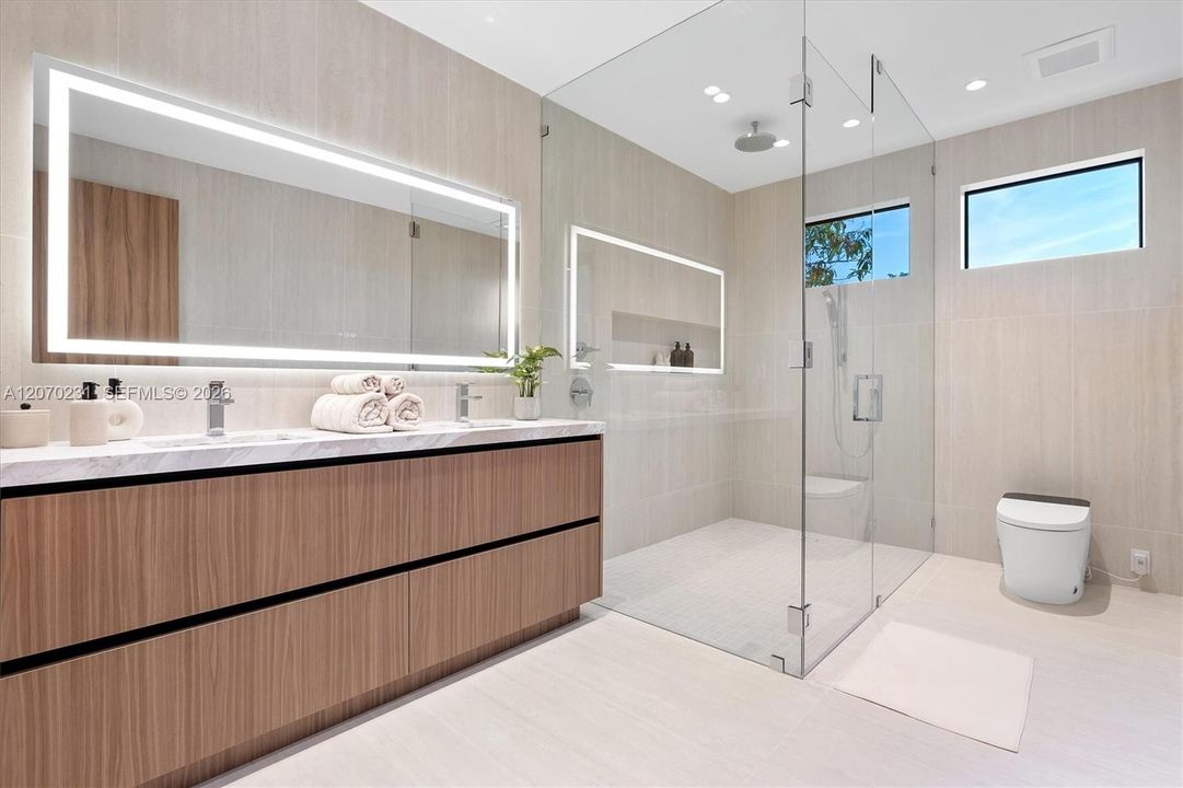 En Venta: $2,998,700 (4 camas, 3 baños, 3327 Pies cuadrados)