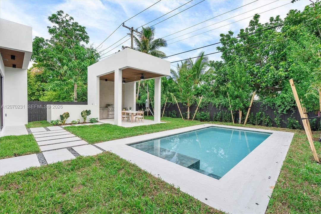En Venta: $2,998,700 (4 camas, 3 baños, 3327 Pies cuadrados)
