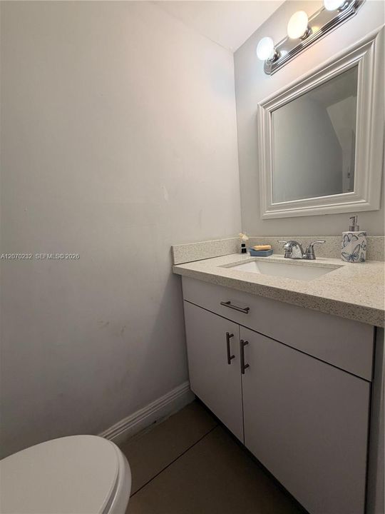 For Sale: $390,000 (2 beds, 2 baths, 1032 Square Feet)