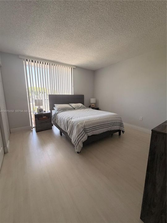 For Sale: $390,000 (2 beds, 2 baths, 1032 Square Feet)